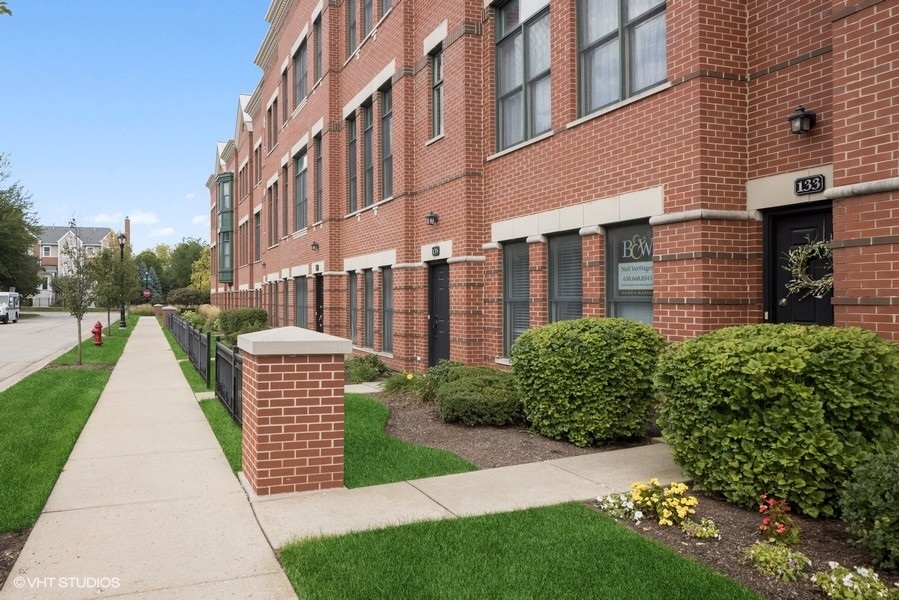 133 North Maple Street Palatine, IL 60067 - Photo 6 of 23