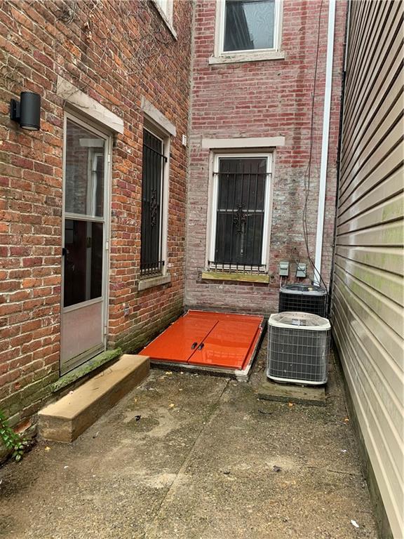 608 Lockhart Pittsburgh, PA 15212 - Photo 15 of 17