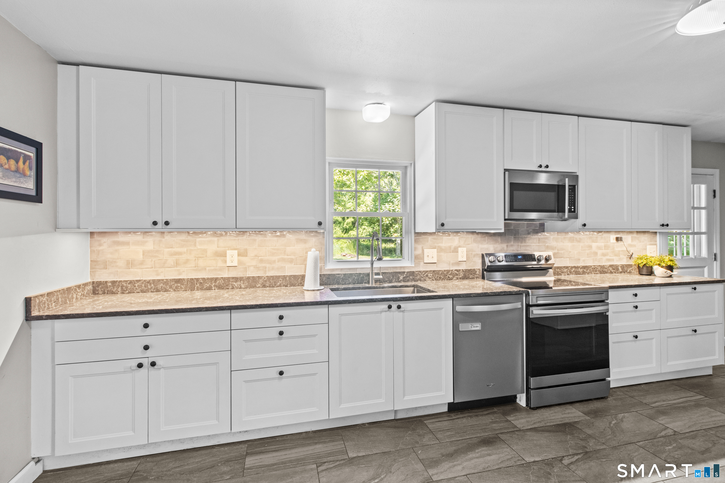 24 Maple Edge Drive Bloomfield, CT 06002 - Photo 2 of 27