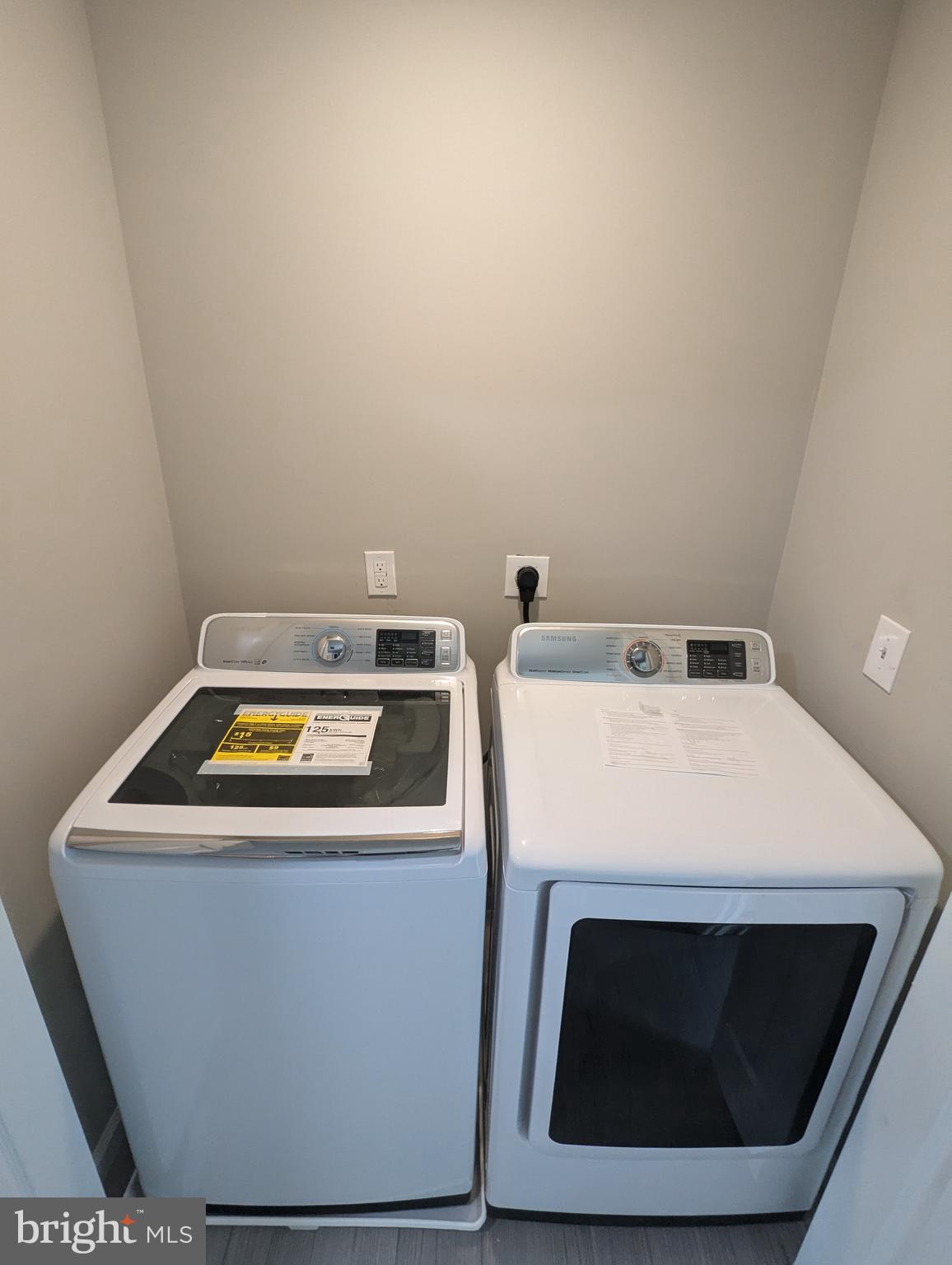 17415 Denali Place Dumfries, VA 22025 - Photo 29 of 55 a utility room with washer and dryer