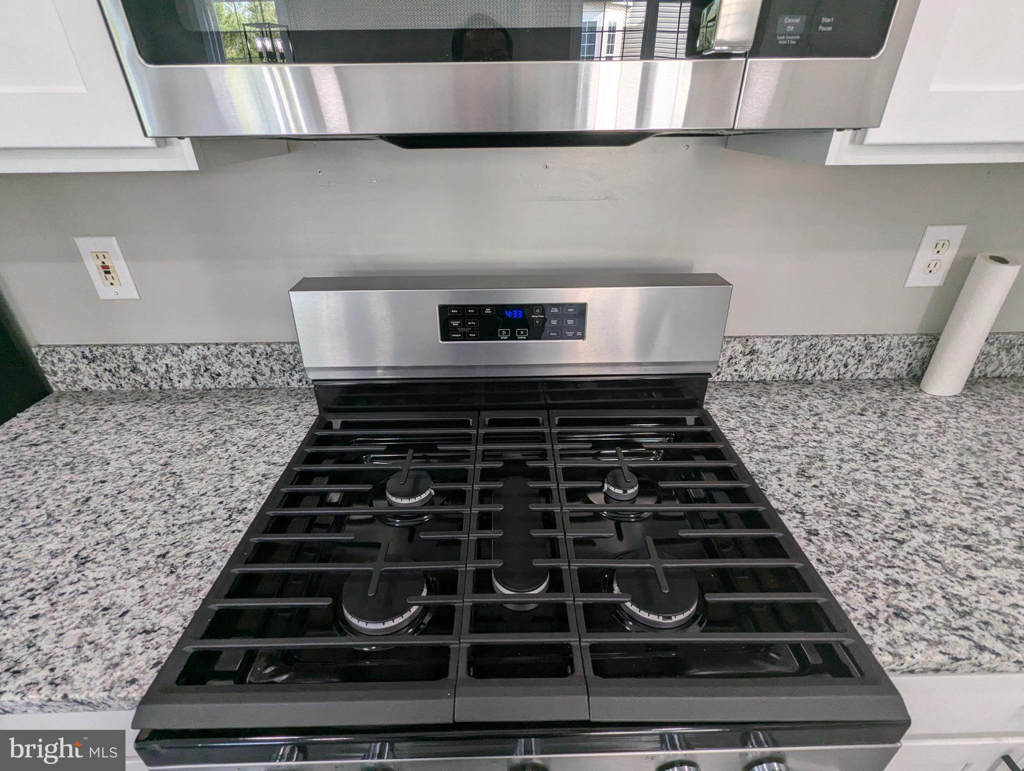 17415 Denali Place Dumfries, VA 22025 - Photo 3 of 55 a close view of stove