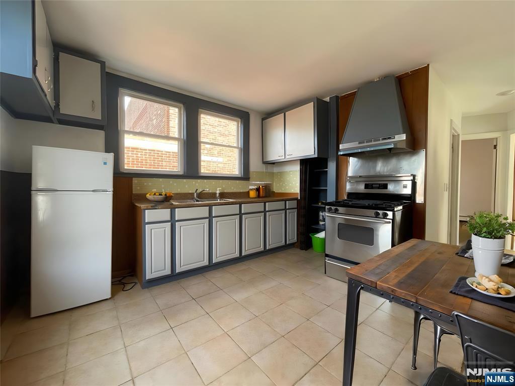 424 Warren Street, Unit 2 Harrison, NJ 07029 - Photo 6 of 7