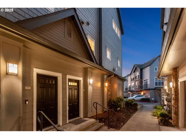 $349,000 | 10874 Northeast Red Wing Way, Unit 201, Hillsboro, OR 97006