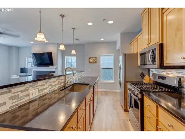 $349,000 | 10874 Northeast Red Wing Way, Unit 201, Hillsboro, OR 97006