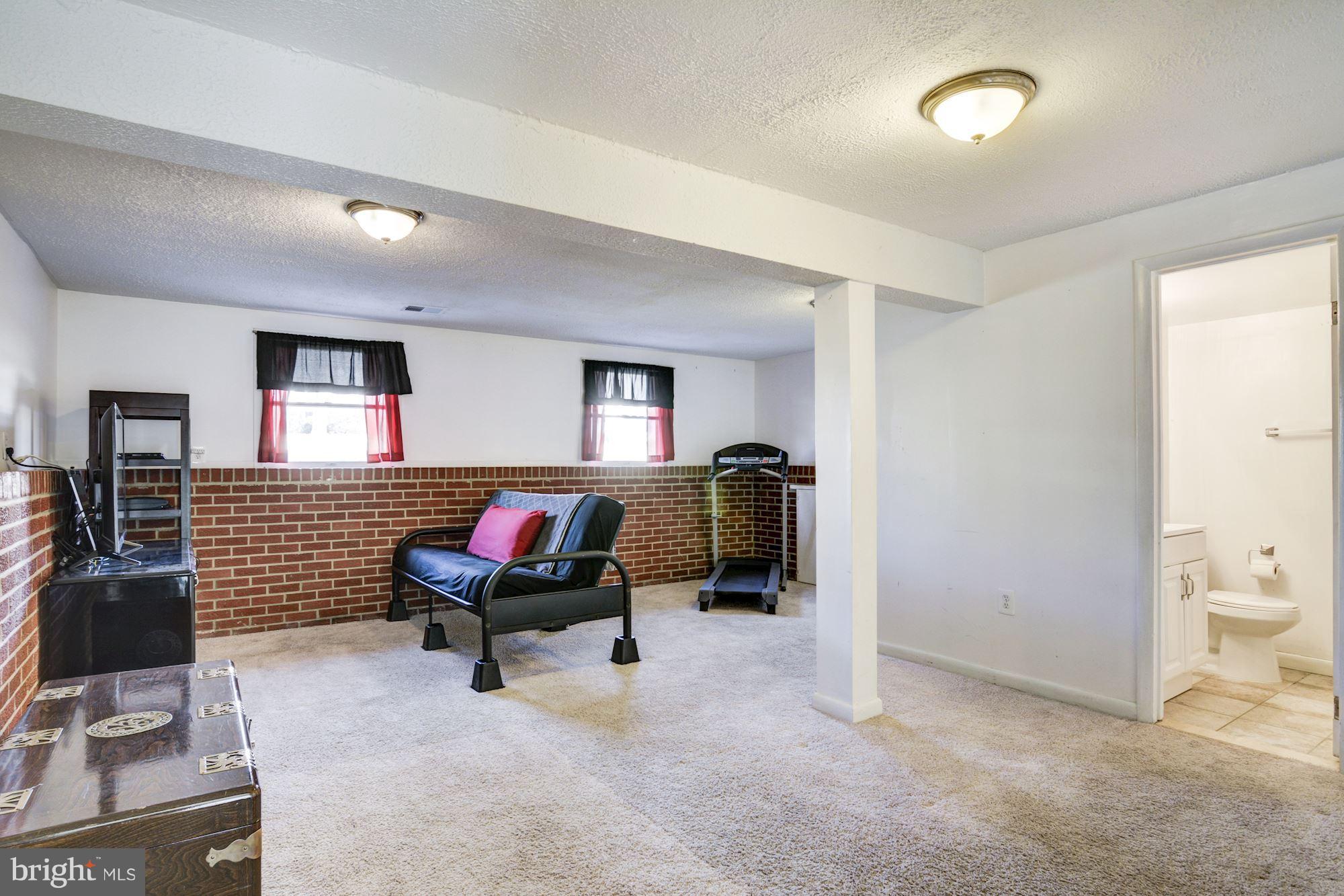 7621 Fallswood Way Lorton, VA 22079 - Photo 21 of 26 a living room with furniture