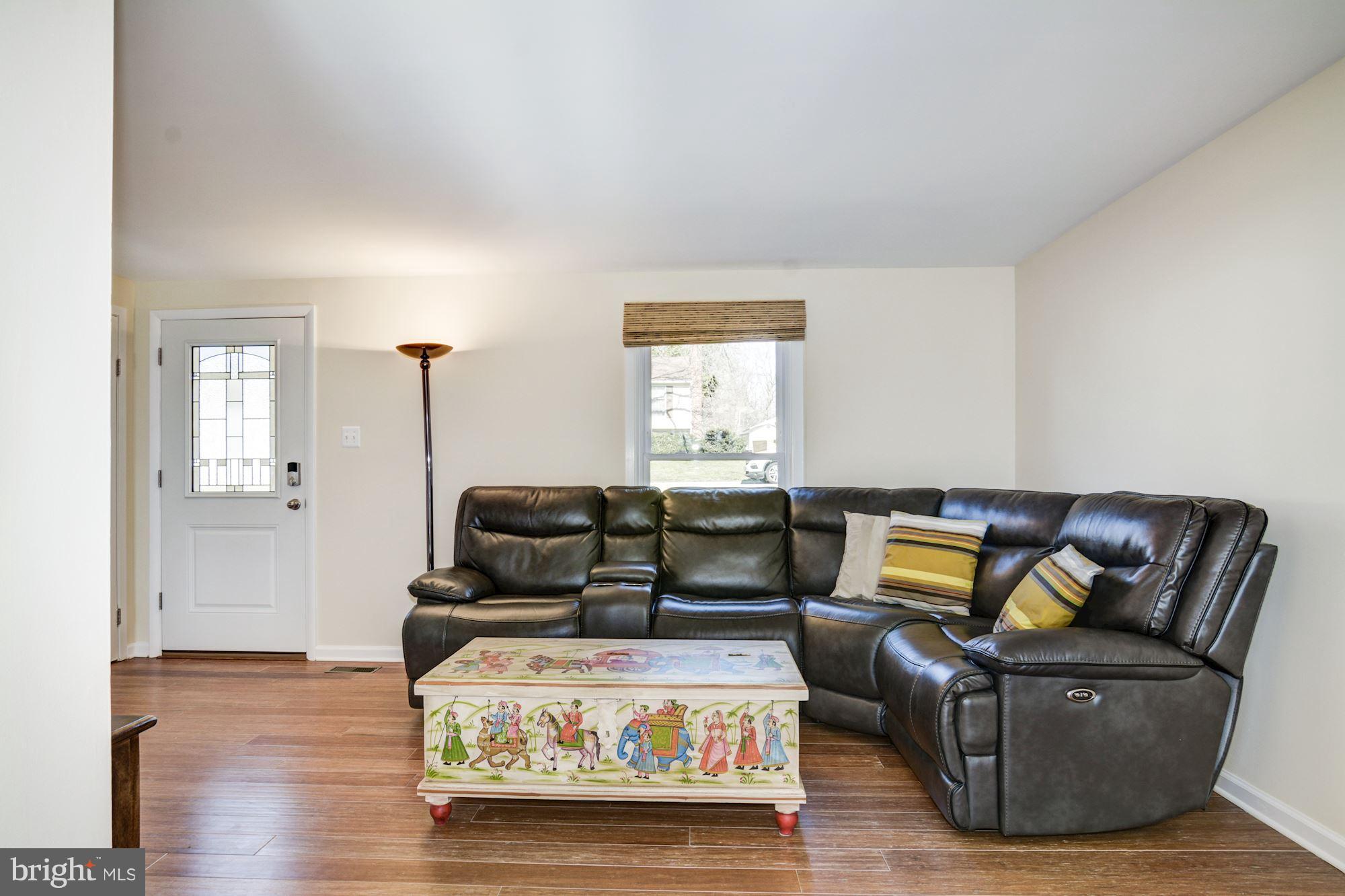 7621 Fallswood Way Lorton, VA 22079 - Photo 4 of 26 a living room with furniture and wooden floor