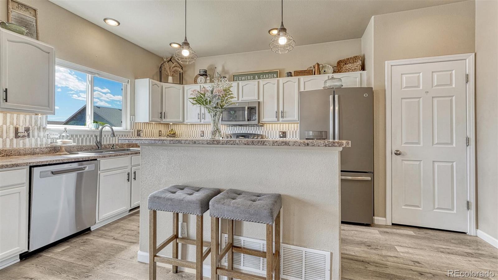 8329 Freestar Way Colorado Springs, CO 80925 - Photo 9 of 40