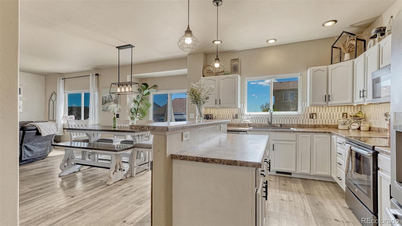 8329 Freestar Way Colorado Springs, CO 80925 - Photo 10 of 40