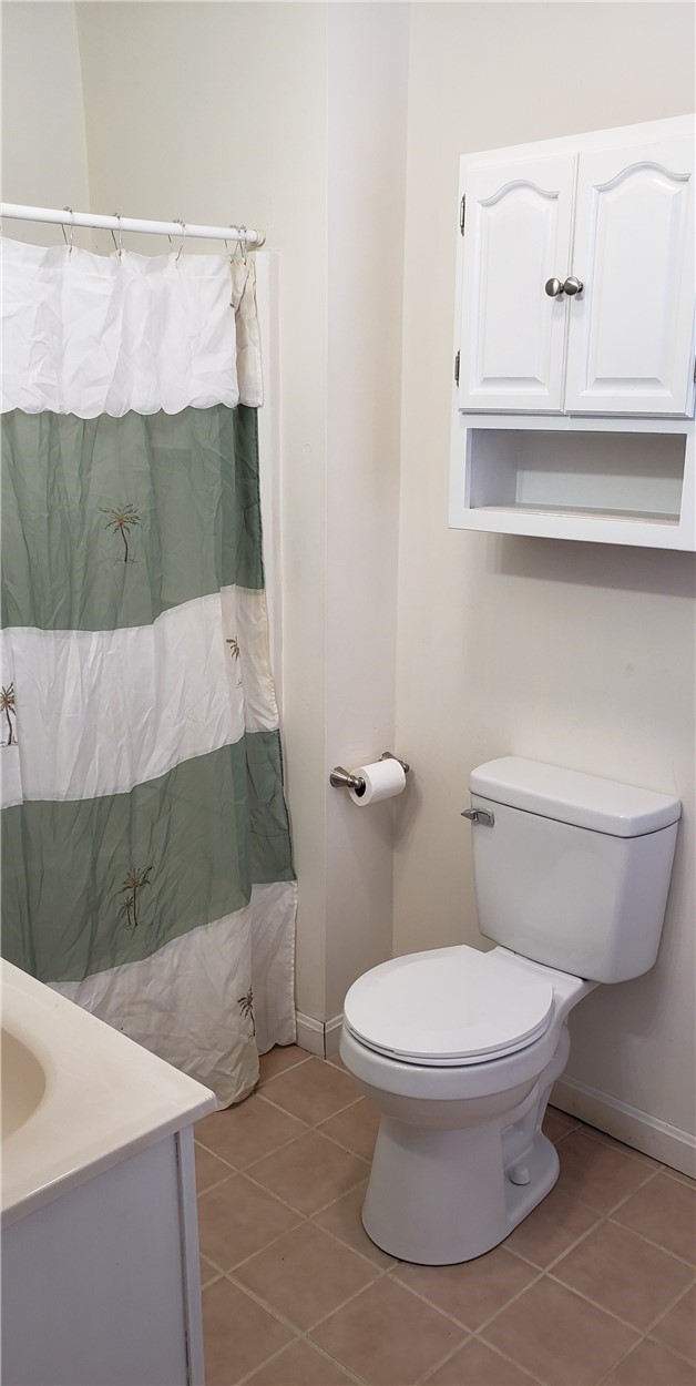 404 Carrington Avenue Woonsocket, RI 02895 - Photo 12 of 36 1st Unit bath rm