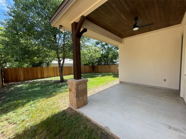 $1,950 | 706 West Lockhart Street, Kyle, TX 78640