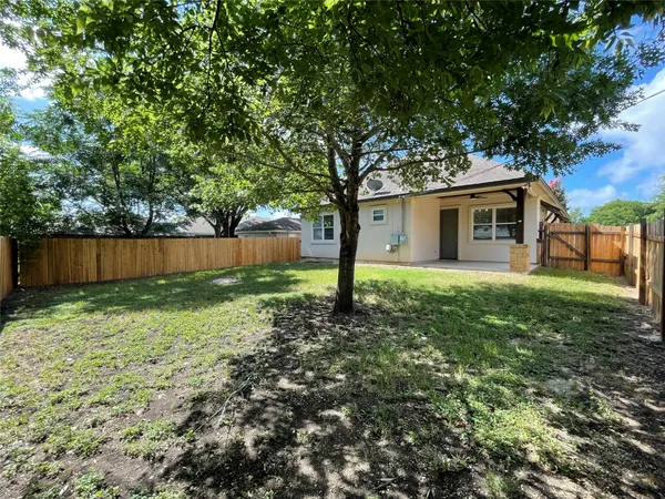 $1,950 | 706 West Lockhart Street, Kyle, TX 78640