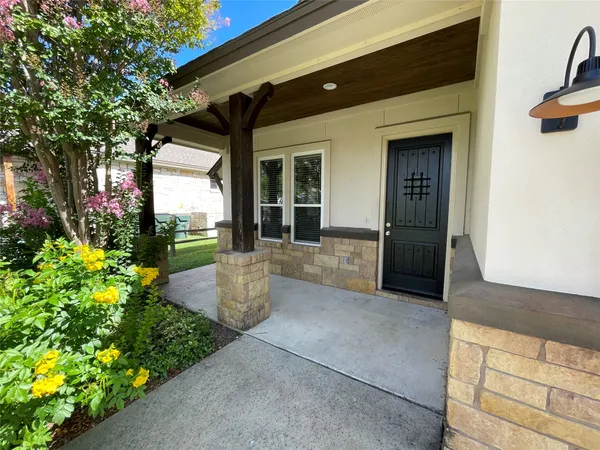 $1,950 | 706 West Lockhart Street, Kyle, TX 78640