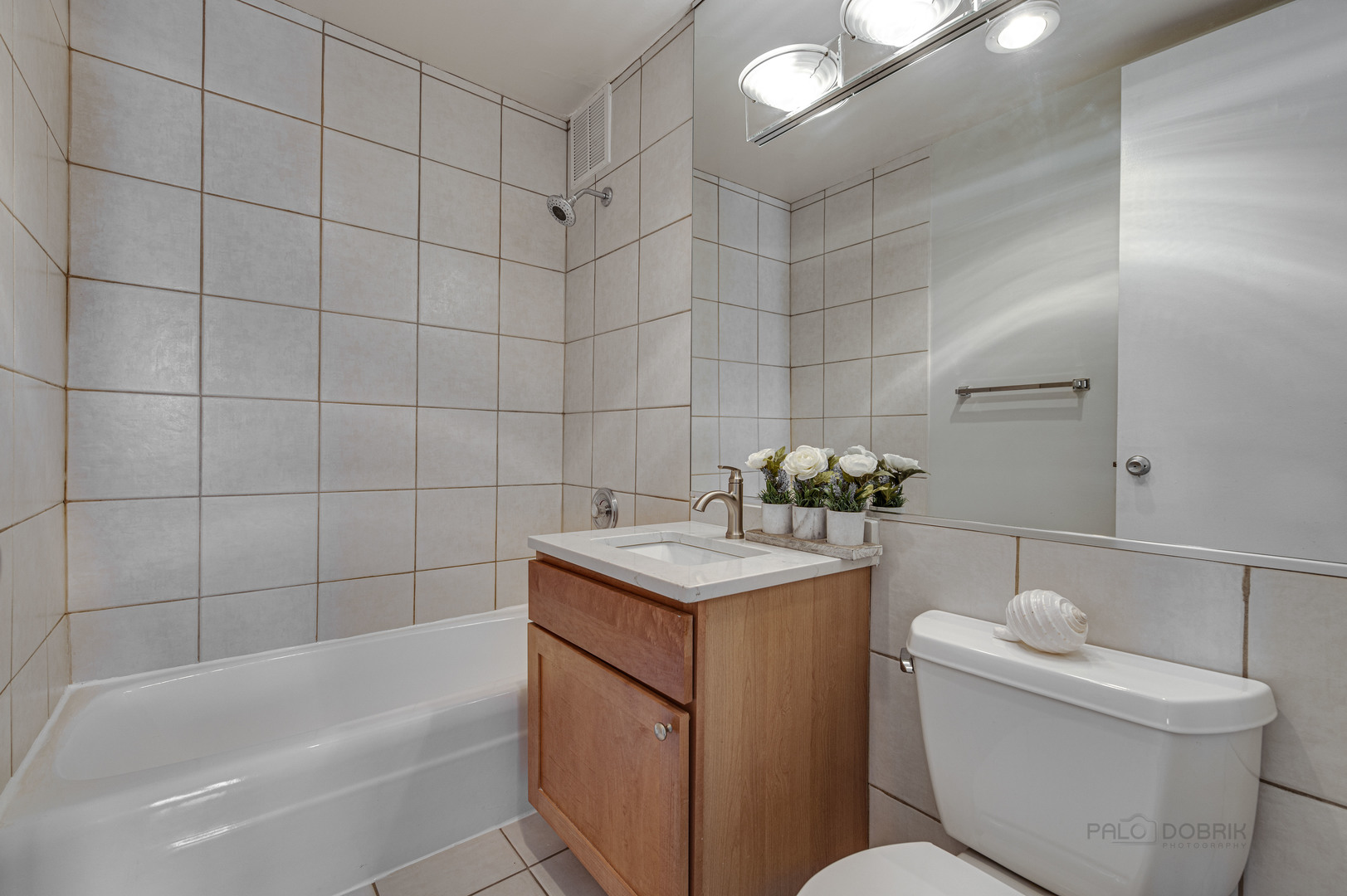 655 West Irving Park Road, Unit 1110 Chicago, IL 60613 - Photo 28 of 30 a bathroom with a sink toilet and bathtub
