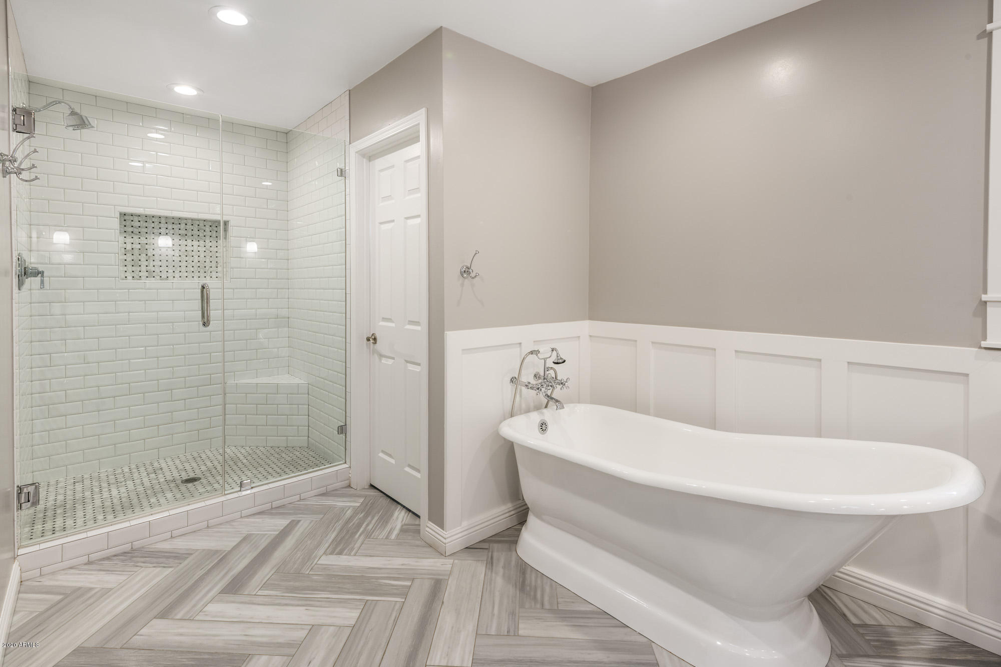 145 West Southern Hills Road Phoenix, AZ 85023 - Photo 22 of 40 Separate tub and shower