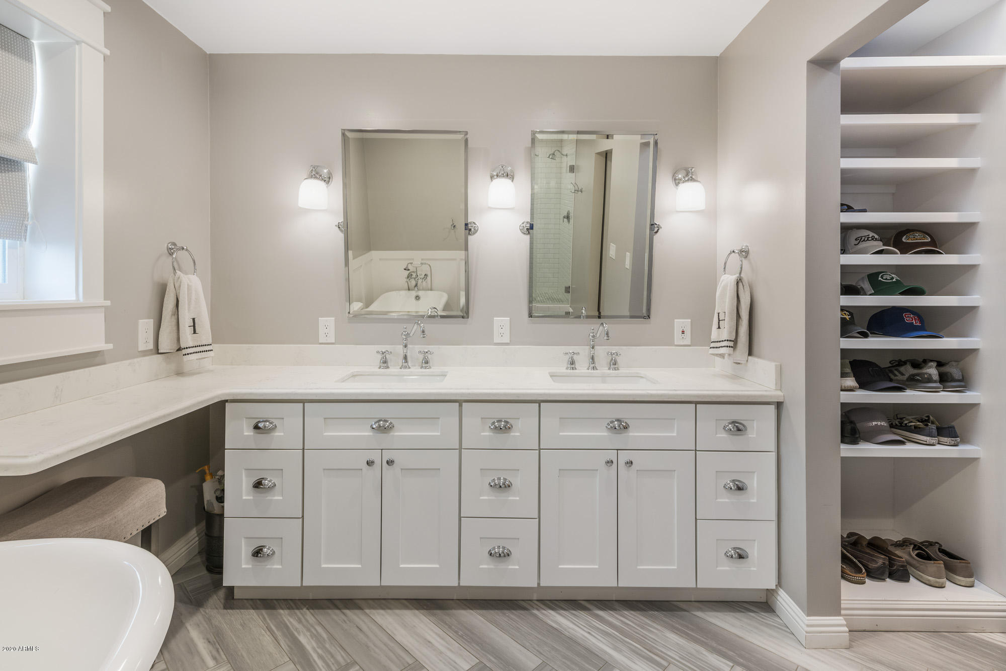 145 West Southern Hills Road Phoenix, AZ 85023 - Photo 24 of 40 Double sinks