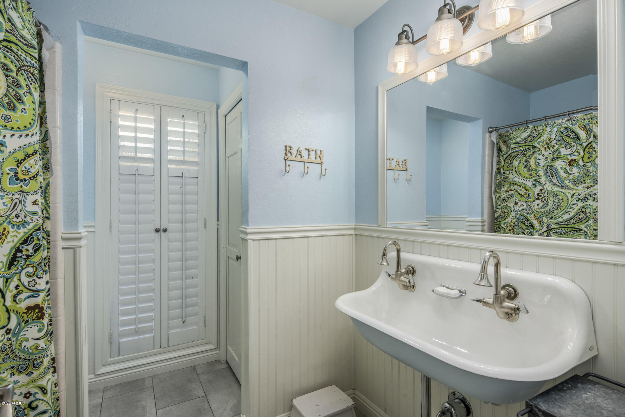 145 West Southern Hills Road Phoenix, AZ 85023 - Photo 28 of 40 Hall bathroom