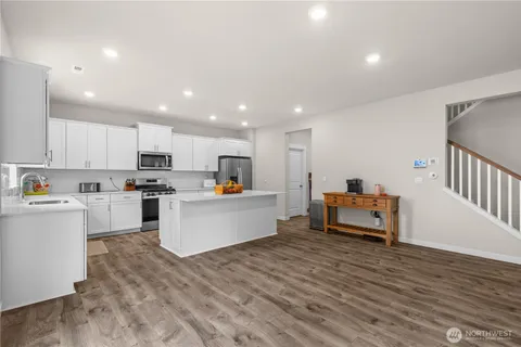 $765,000 | 17512 Crossing Drive East, Puyallup, WA 98374