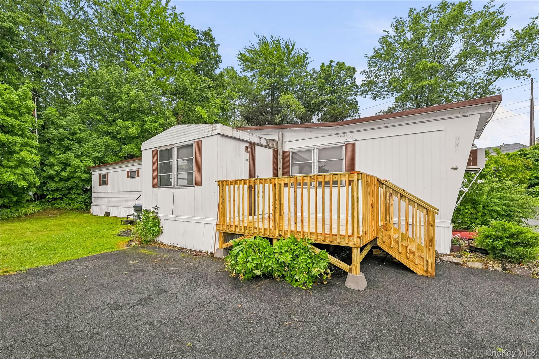 327 Currycross Road New Windsor, NY 12553 - Photo 2 of 26