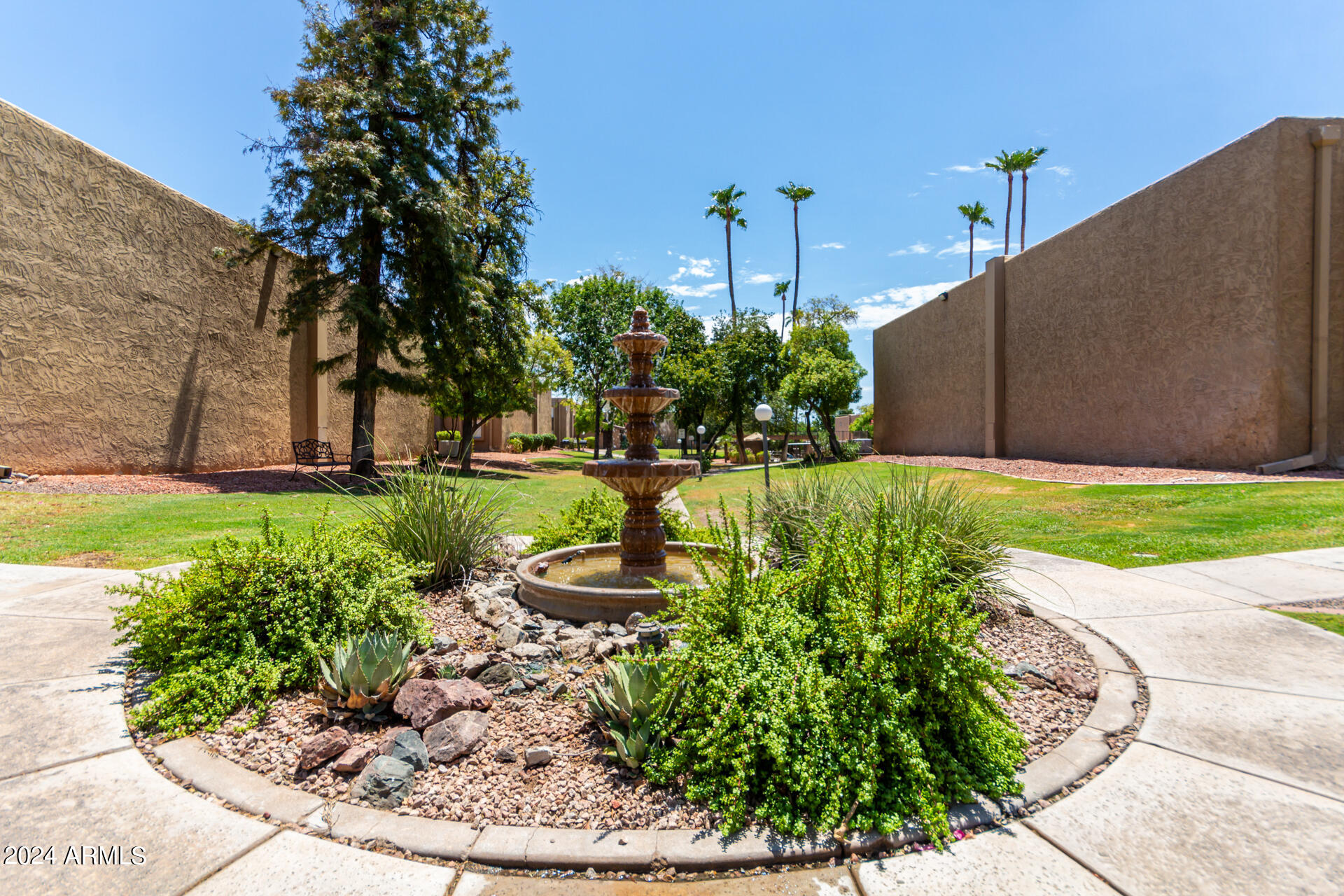3825 East Camelback Road, Unit 285 Phoenix, AZ 85018 - Photo 13 of 14 Beautiful community Features