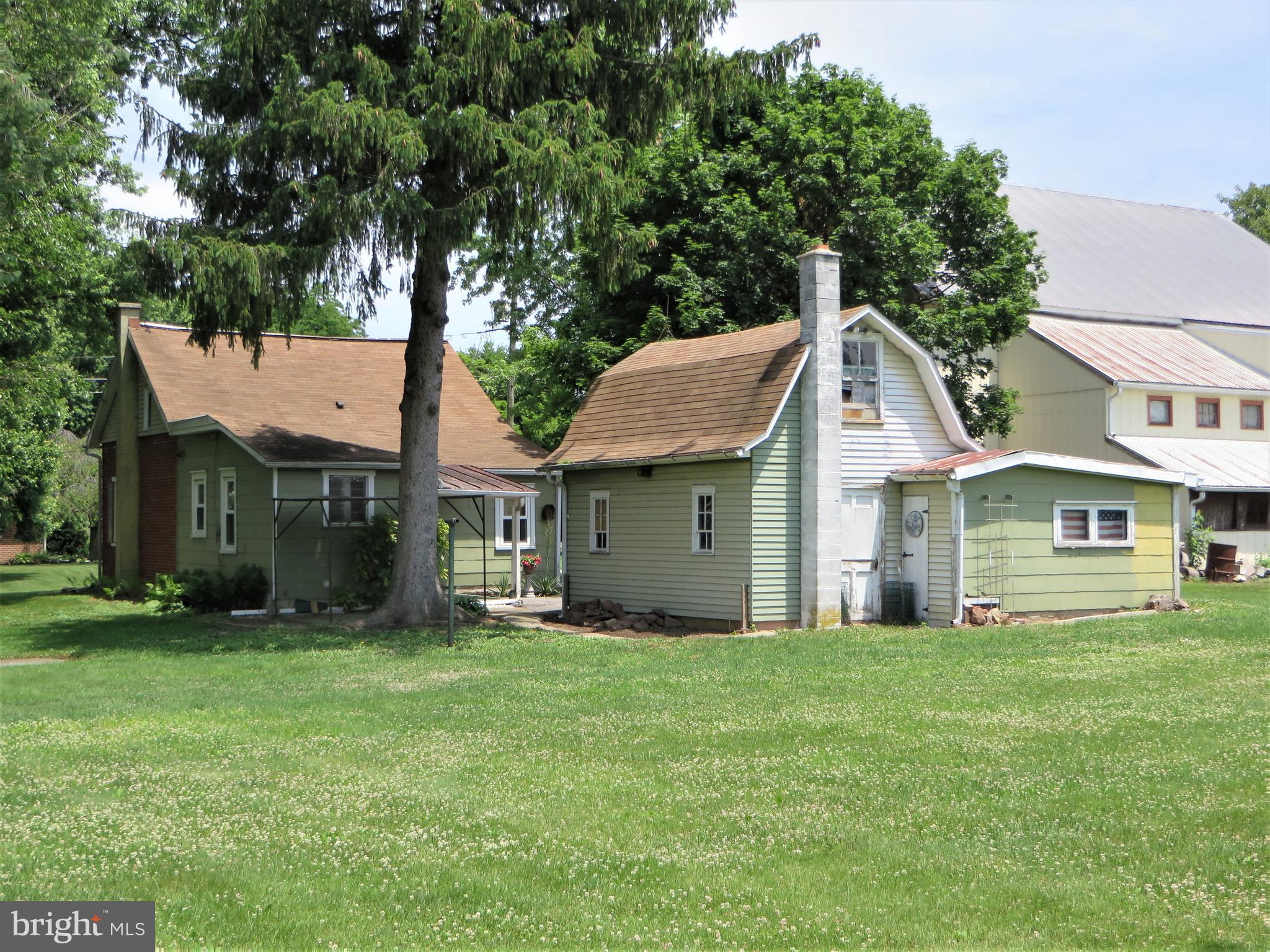 110 Race Street Lititz, PA 17543 - Photo 4 of 25 a front view of a house with a yard
