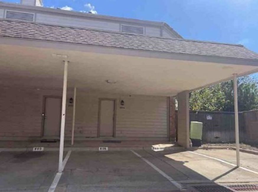 18240 Midway Road, Unit 806 Dallas, TX 75287 - Photo 2 of 6 a view of a porch