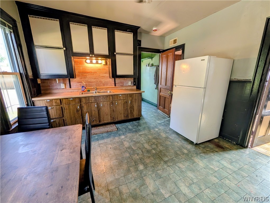 325 Box Avenue Buffalo, NY 14211 - Photo 10 of 25