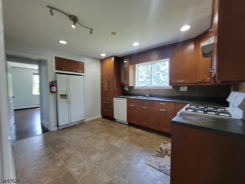 59 Troy Road Parsippany, NJ 07054 - Photo 8 of 21