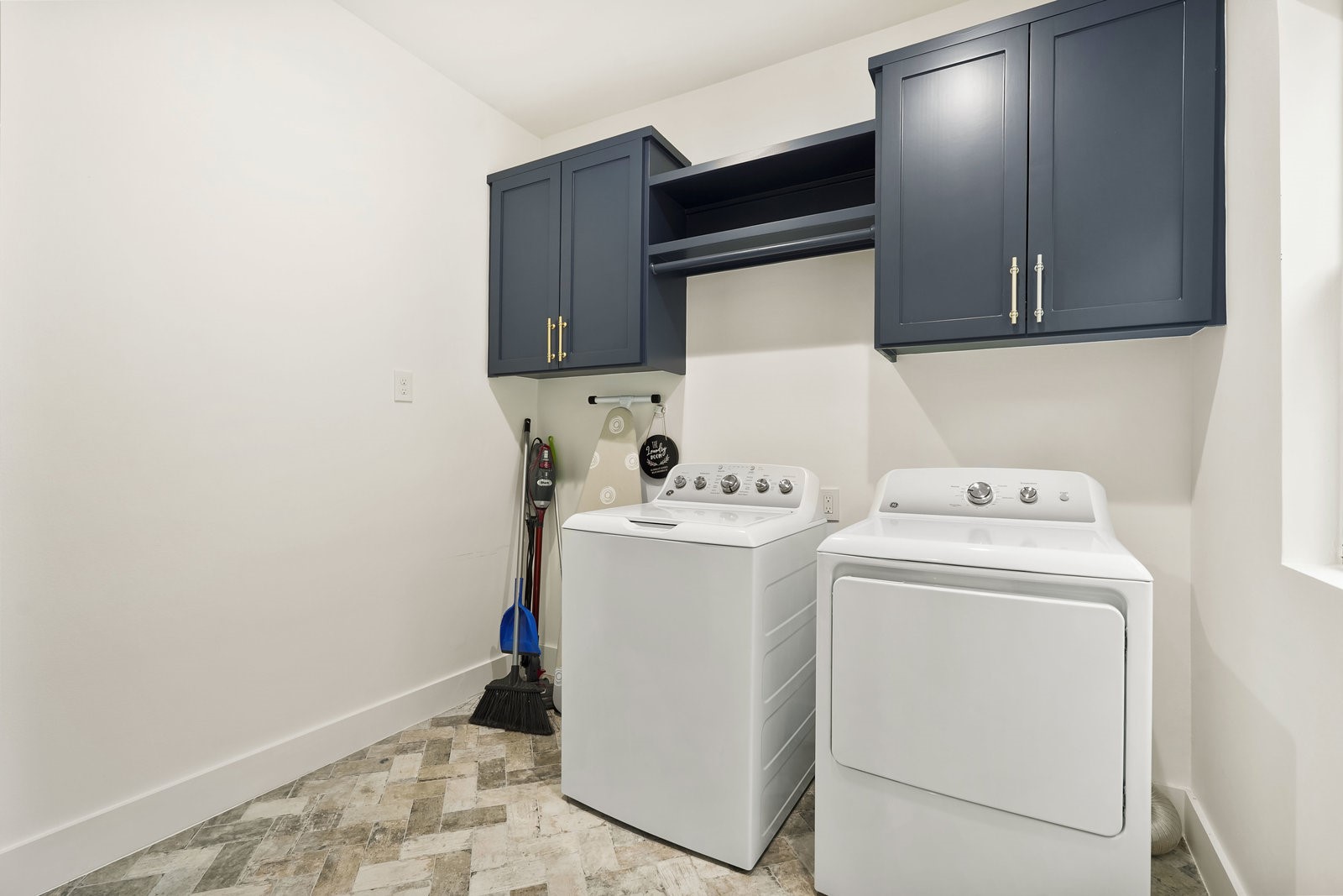 3327 Freshmeadows Drive Houston, TX 77063 - Photo 17 of 35 a utility room with dryer and washer