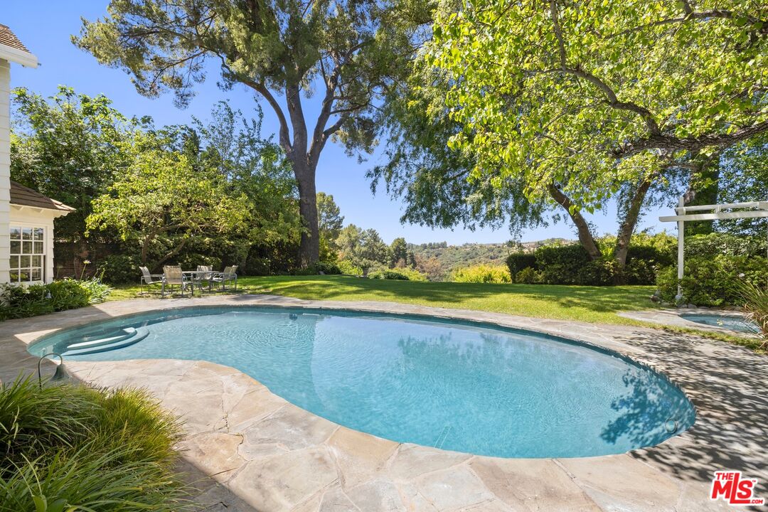 2545 Roscomare Road Los Angeles, CA 90077 - Photo 2 of 39