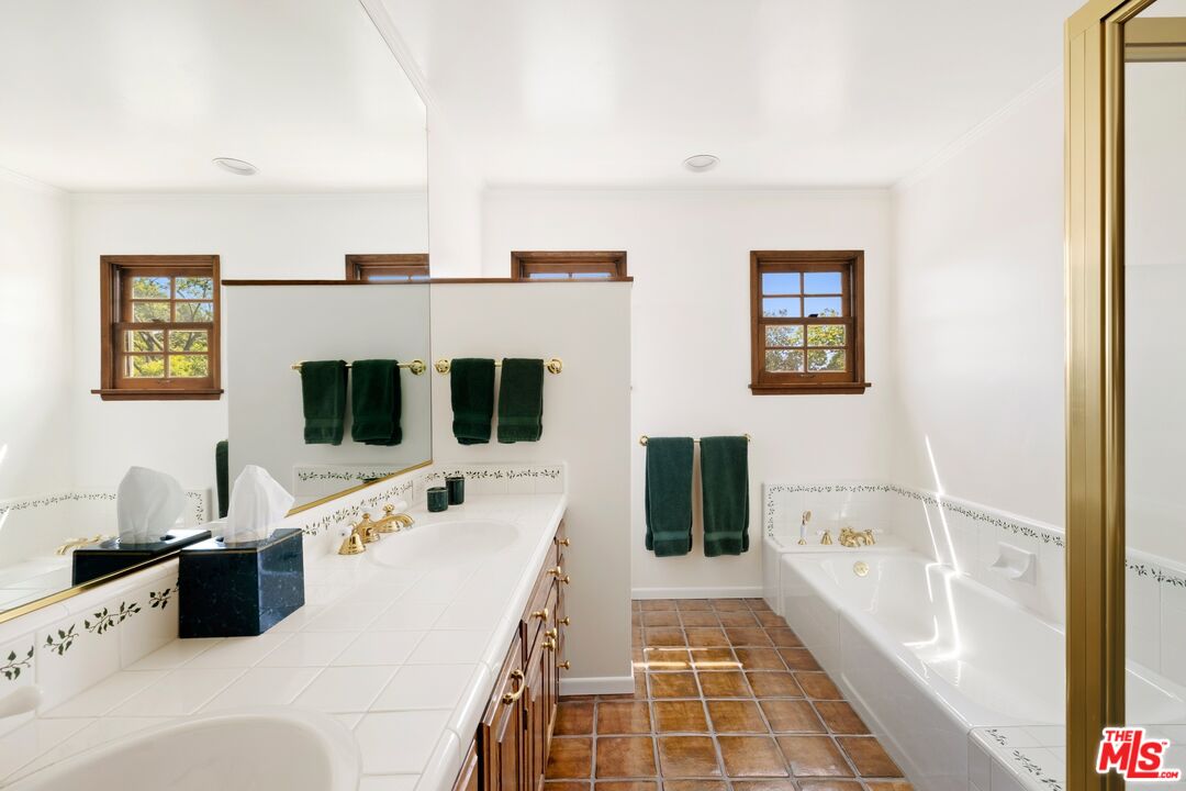 2545 Roscomare Road Los Angeles, CA 90077 - Photo 26 of 39