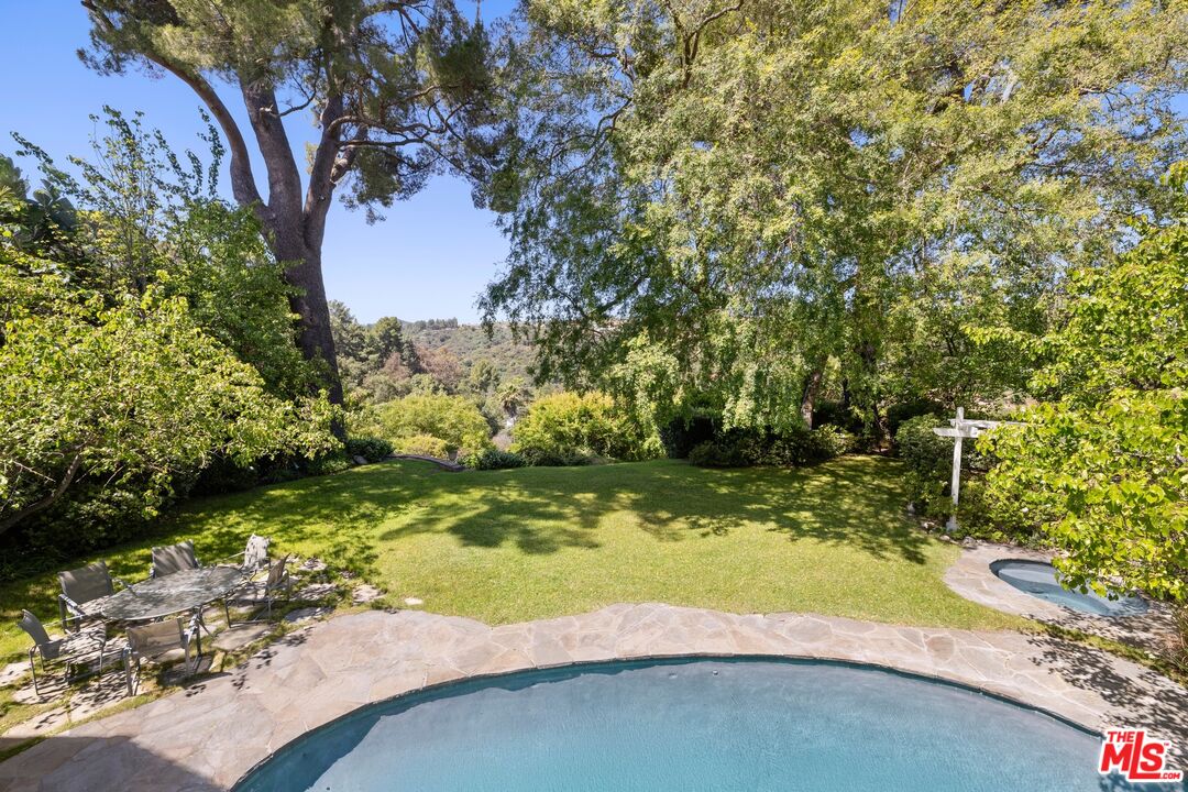 2545 Roscomare Road Los Angeles, CA 90077 - Photo 28 of 39