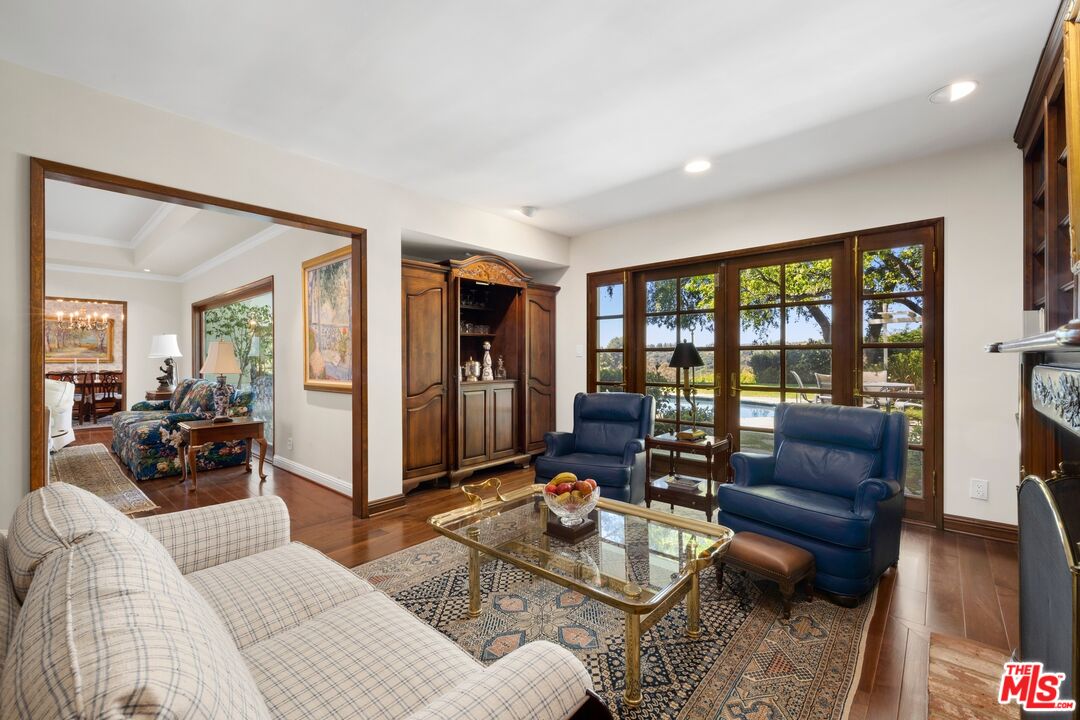 2545 Roscomare Road Los Angeles, CA 90077 - Photo 6 of 39