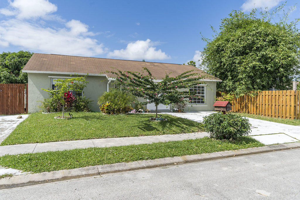 129 Banyan Circle Jupiter, FL 33458 - Photo 29 of 31 029-129BanyanCircle-Jupiter-FL-small