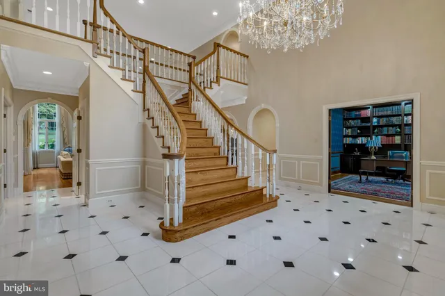a view of entryway with a front door