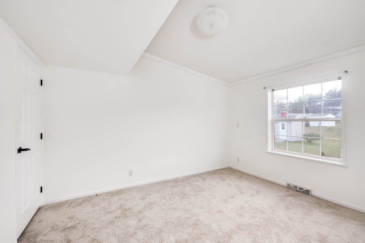 45 Seneca Street Rochester, NH 03867 - Photo 13 of 23