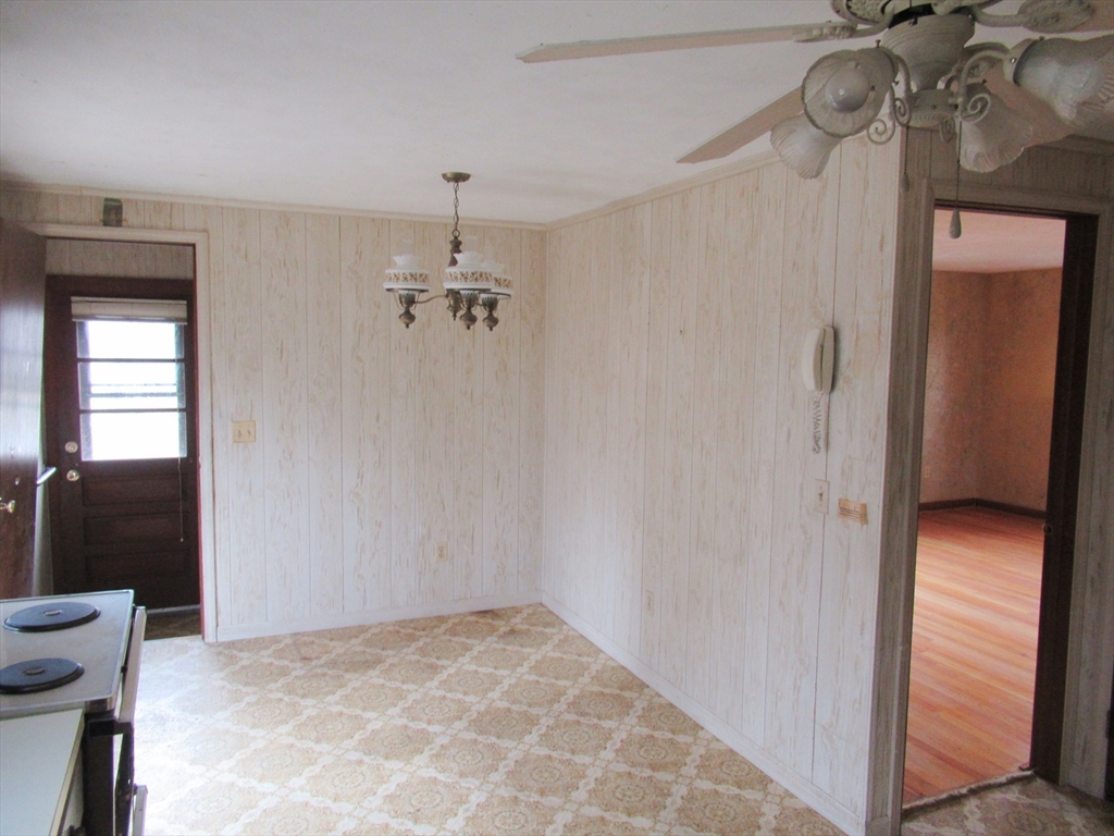35 Tioga Street Springfield, MA 01128 - Photo 5 of 22