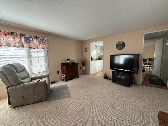 $139,900 | 10 Highland Drive, Thompson, CT 06262