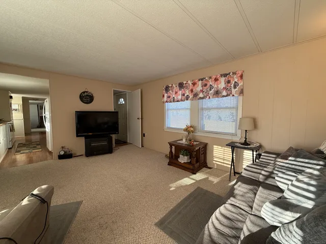 $139,900 | 10 Highland Drive, Thompson, CT 06262