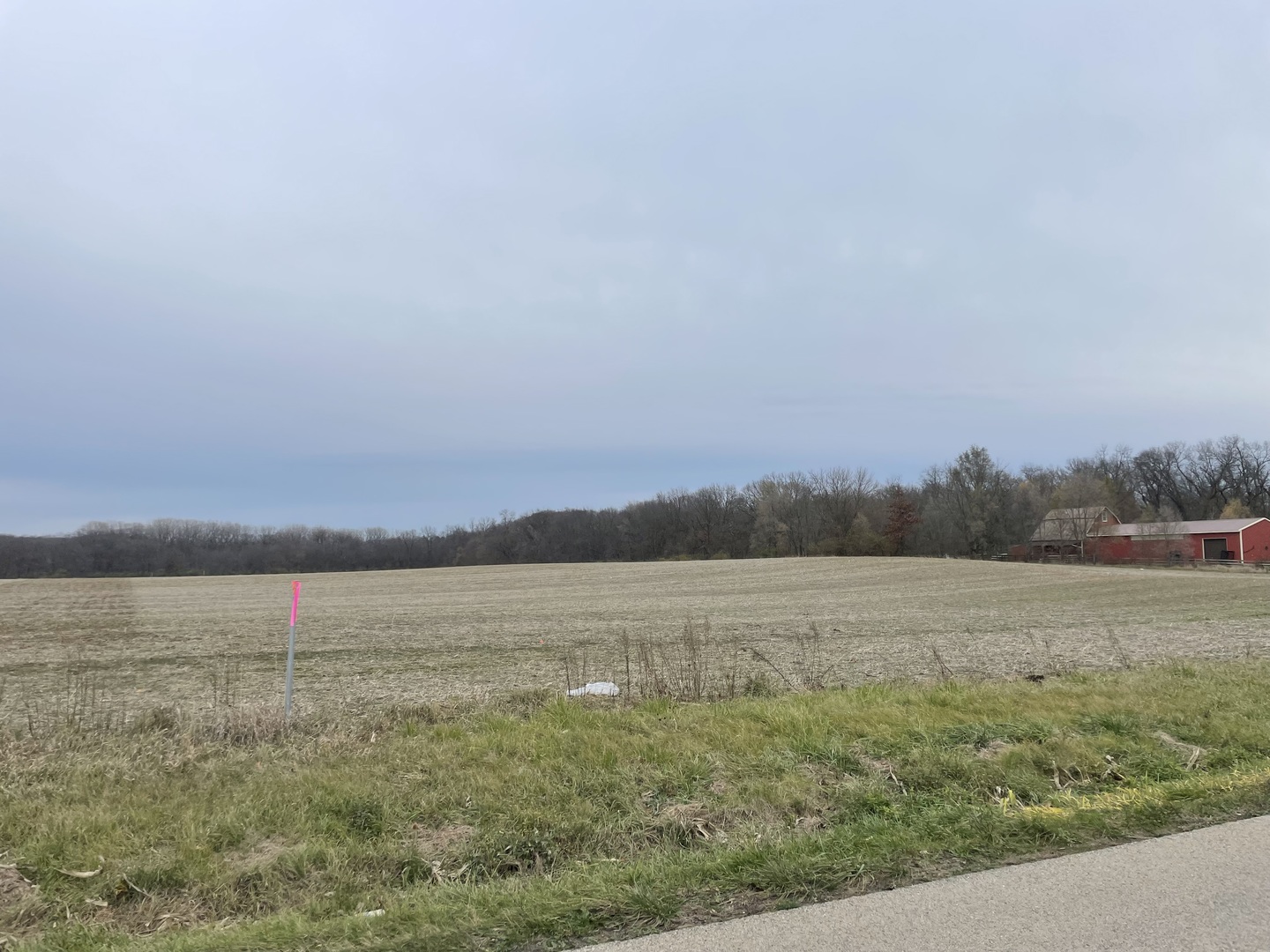 34005 South Rivals Road Wilmington, IL 60481 - Photo 4 of 6 a view of an ocean and mountain