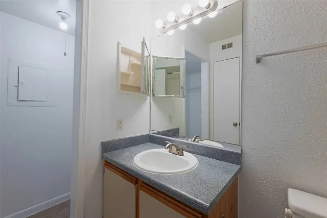 $895 | 2430 Cromwell Circle, Unit 709, Austin, TX 78741
