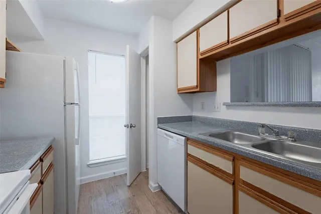 $895 | 2430 Cromwell Circle, Unit 709, Austin, TX 78741