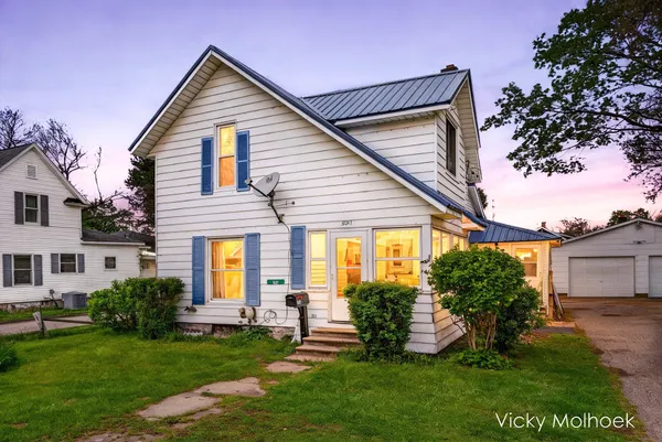 $199,900 | 521 West Court Street, Hastings, MI 49058