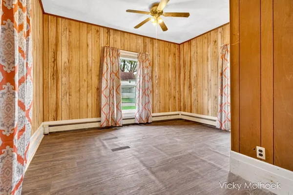 $199,900 | 521 West Court Street, Hastings, MI 49058