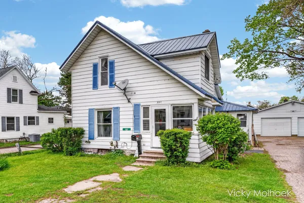 $199,900 | 521 West Court Street, Hastings, MI 49058