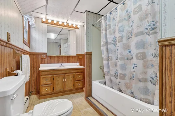$199,900 | 521 West Court Street, Hastings, MI 49058
