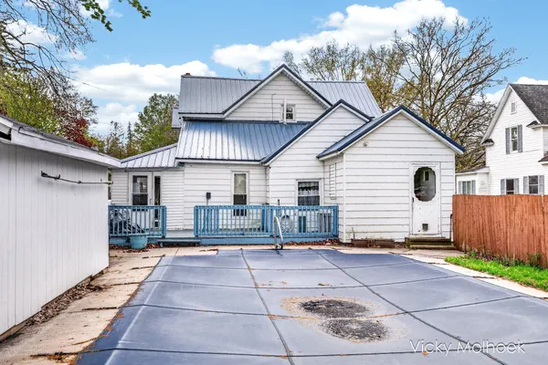 $199,900 | 521 West Court Street, Hastings, MI 49058