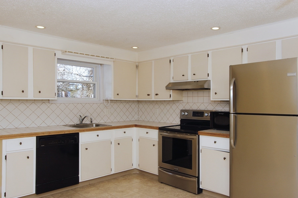 29 Wenonah Road Wareham, MA 02532 - Photo 4 of 30