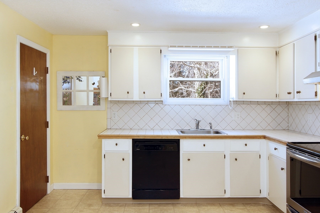 29 Wenonah Road Wareham, MA 02532 - Photo 5 of 30