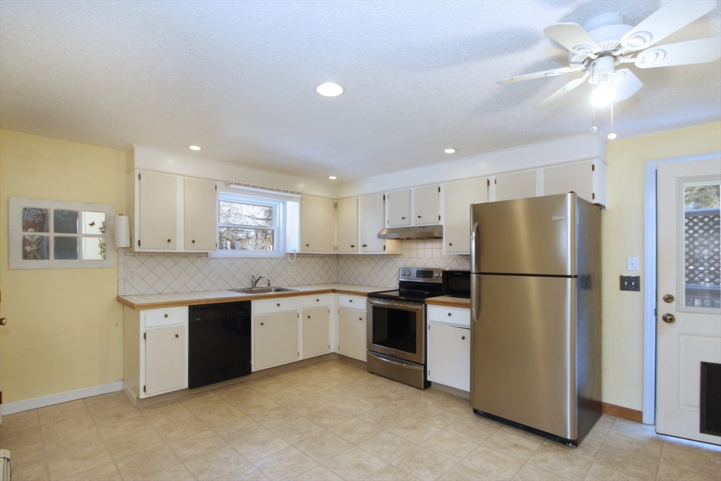 29 Wenonah Road Wareham, MA 02532 - Photo 6 of 30