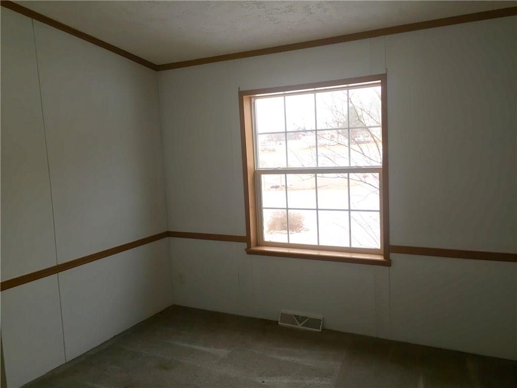 137 West Brewster Road Butler, PA 16001 - Photo 6 of 12